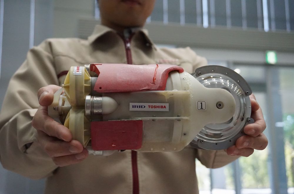 東芝研發(fā)水下游泳機(jī)器人-探索核反應(yīng)堆安全殼內(nèi)部